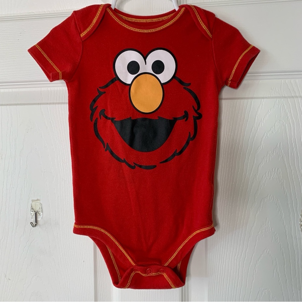 Elmo Red 18 month Bottom Clasp Onesie T-shirt